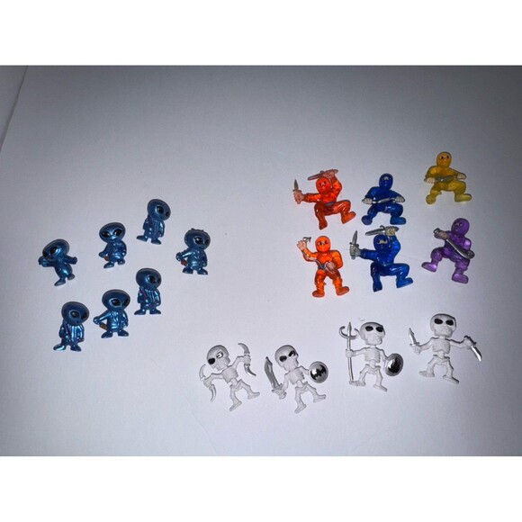 Bundle of figures - Picture 1 of 8